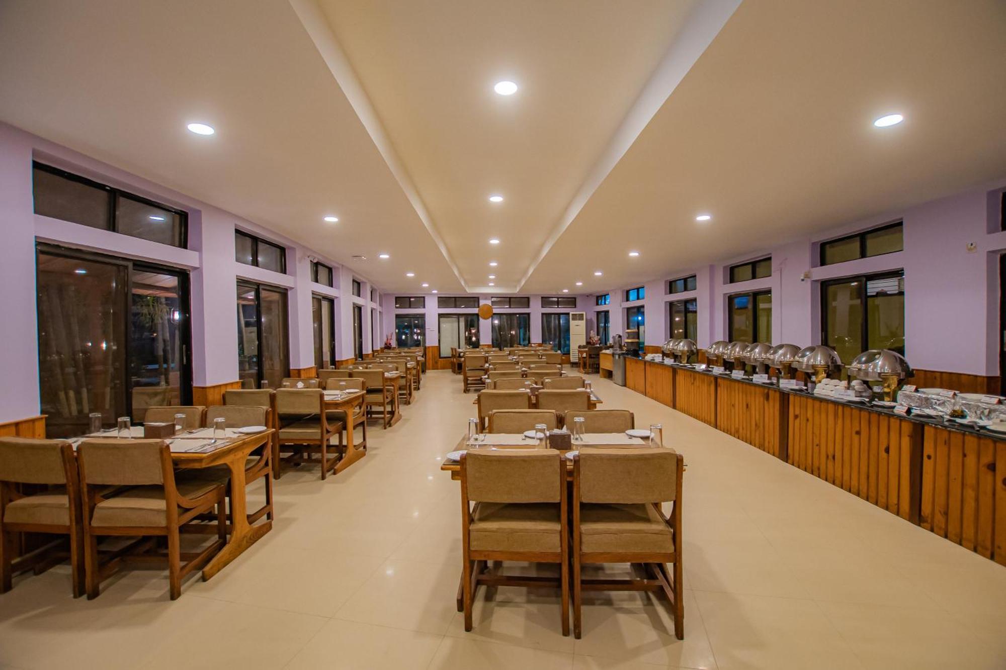 Hotel Seven Star Sauraha Ngoại thất bức ảnh