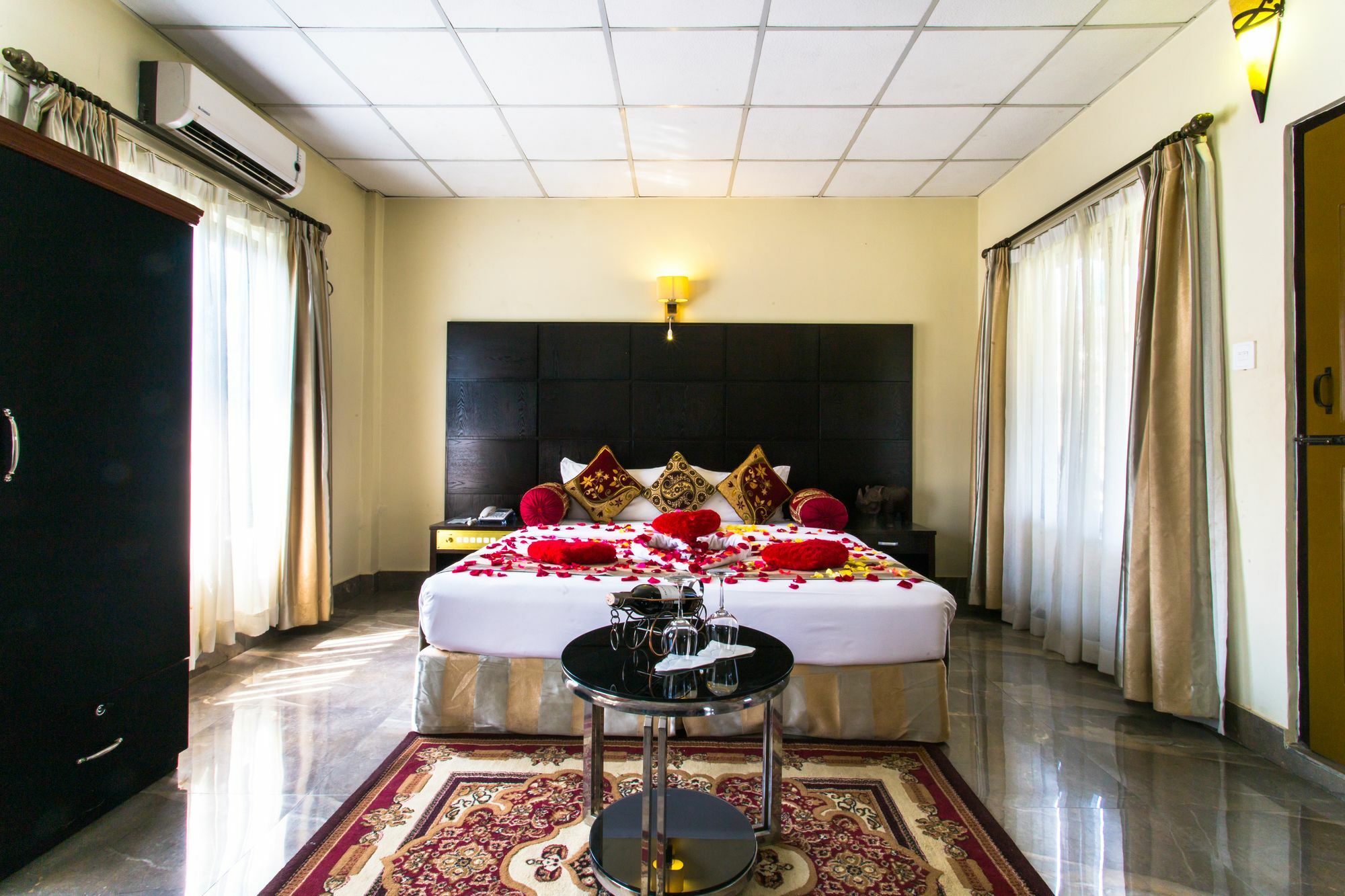 Hotel Seven Star Sauraha Ngoại thất bức ảnh